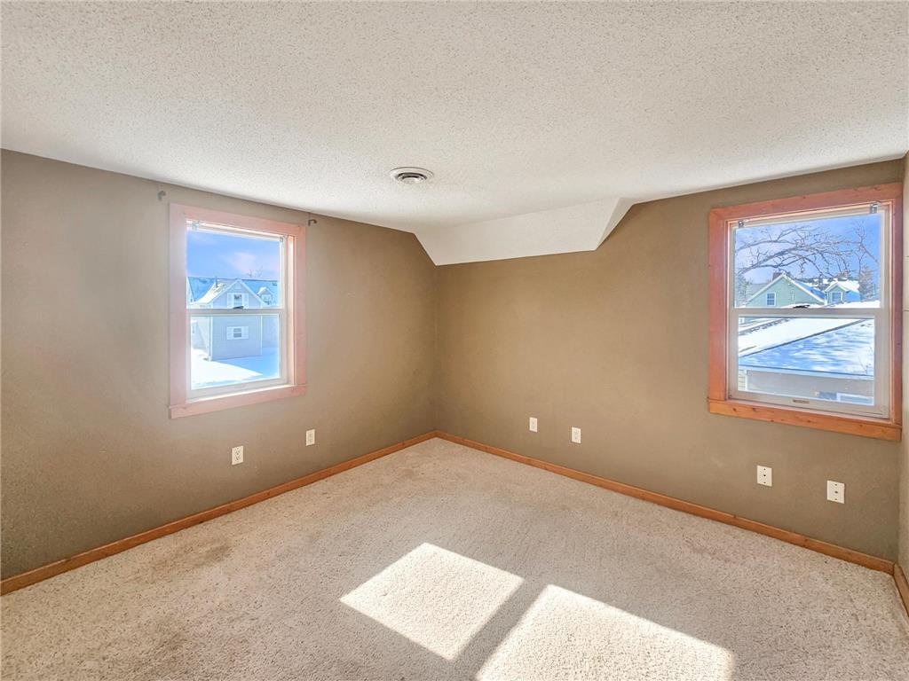 221 W Park Avenue Warren MN 56762 7058158 image16