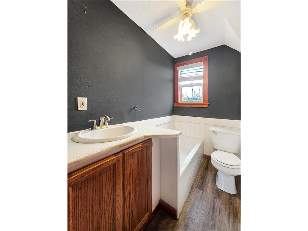 221 W Park Avenue Warren MN 56762 7058158 image18