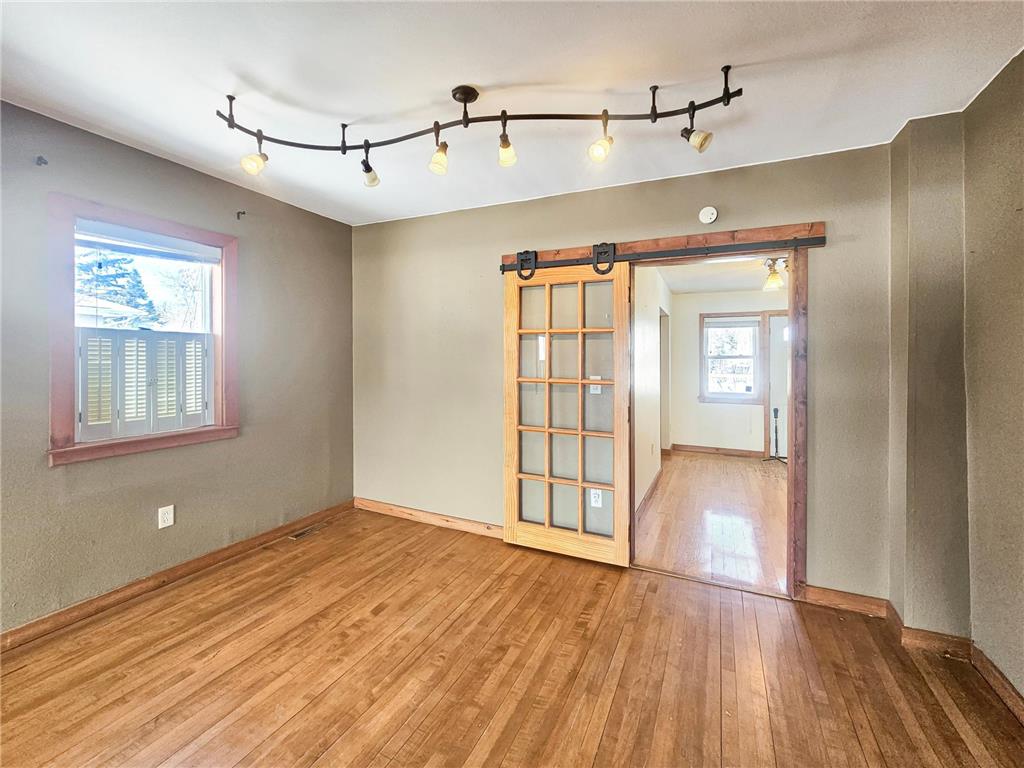 221 W Park Avenue Warren MN 56762 7058158 image2