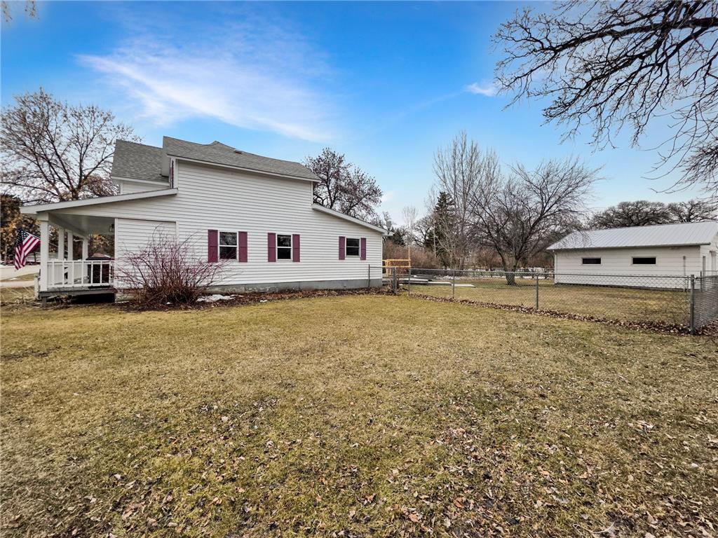 221 W Park Avenue Warren MN 56762 7058158 image25