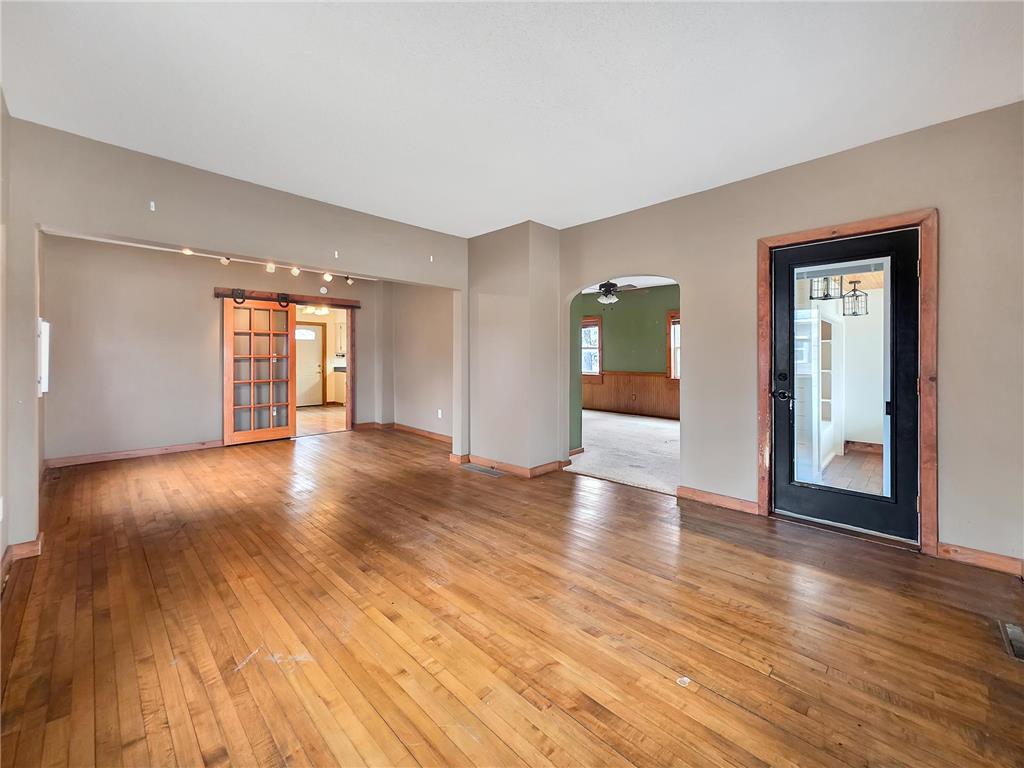 221 W Park Avenue Warren MN 56762 7058158 image3