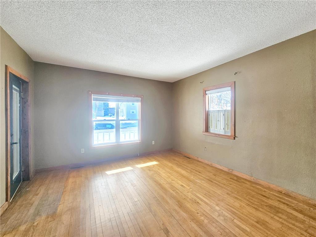 221 W Park Avenue Warren MN 56762 7058158 image9