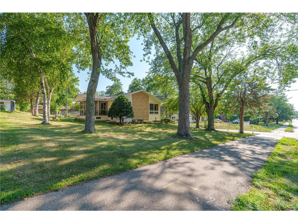 2210 Duluth Street, Maplewood, MN 55109 MLS 6243459 Edina Realty