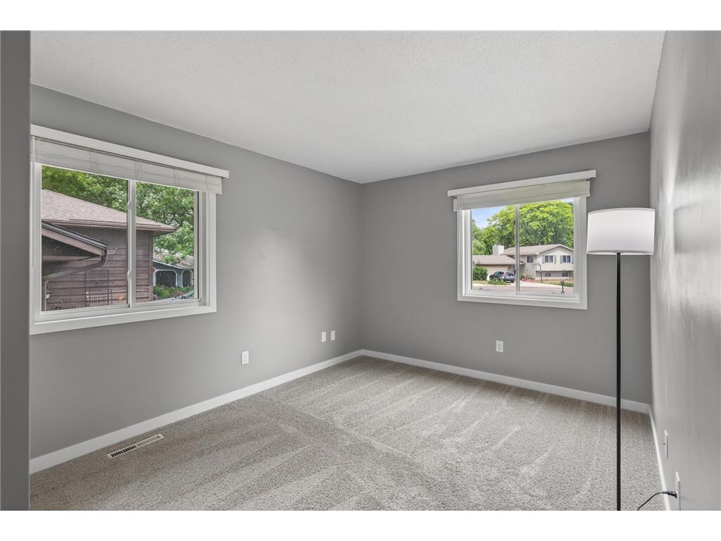 2210 Matterhorn Lane Saint Paul MN 55119 7089016 image14