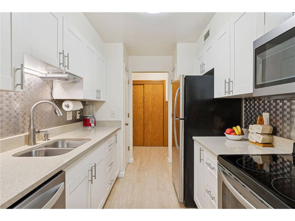 2210 Midland Grove Road #209 Roseville MN 55113 7004475 image10