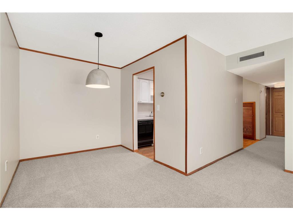 2210 Midland Grove Road #306 Roseville MN 55113 7031416 image10