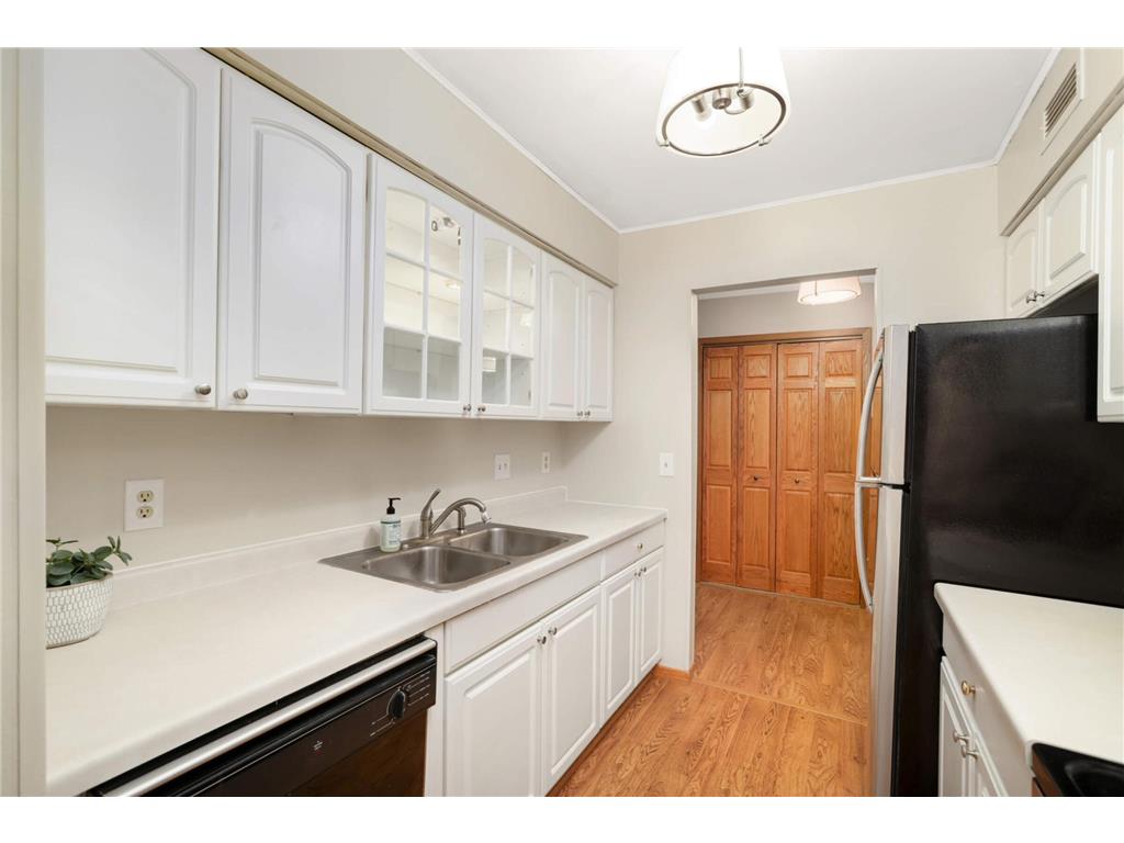 2210 Midland Grove Road #306 Roseville MN 55113 7031416 image14