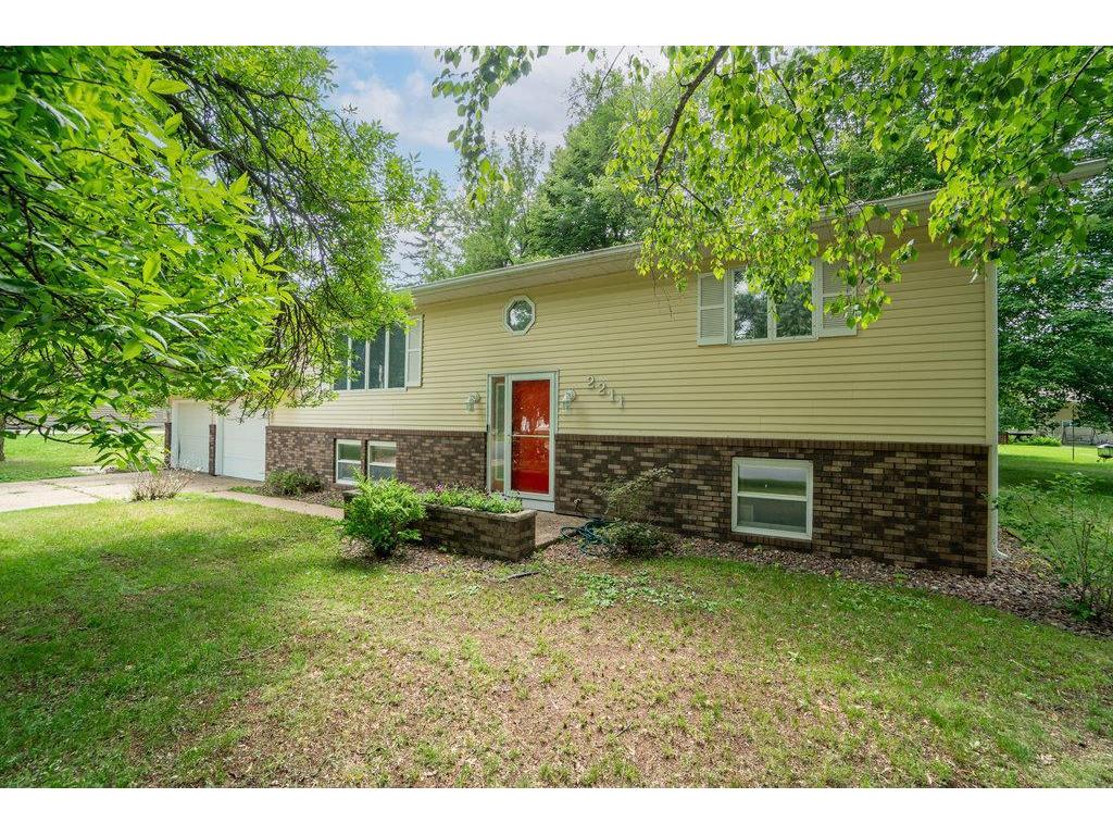 2211 9th Street E Menomonie Twp WI 54751 6398197 image1