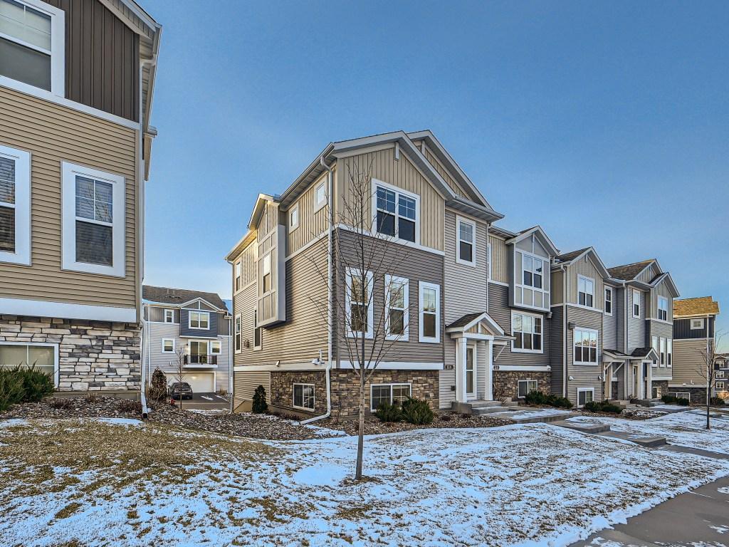 2211 Gateway Hill Road N North Saint Paul MN 55109 6477600 image1