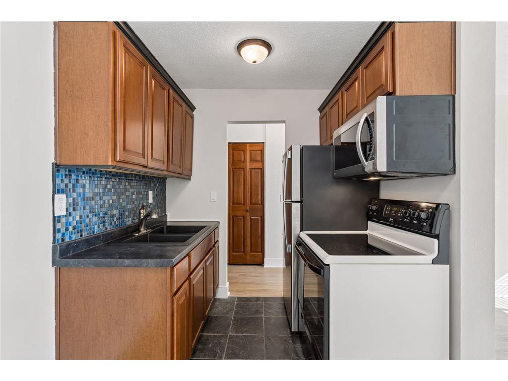 2212 Aldrich Avenue S #102 Minneapolis MN 55405 7037052 image10