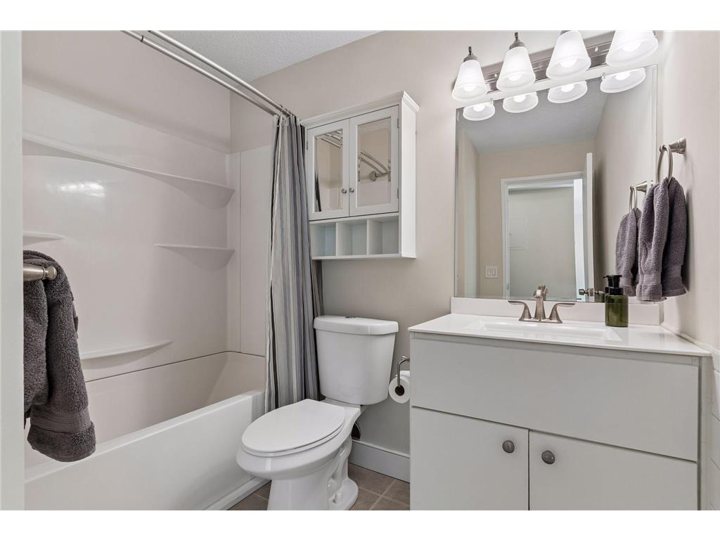 2212 Aldrich Avenue S #102 Minneapolis MN 55405 7037052 image14