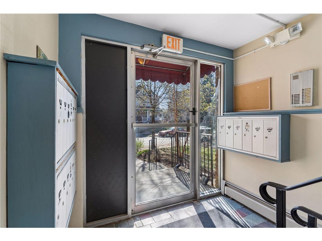 2212 Aldrich Avenue S #102 Minneapolis MN 55405 7037052 image15