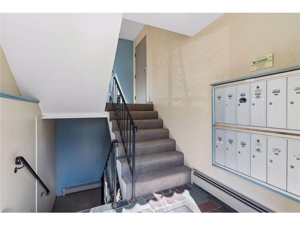 2212 Aldrich Avenue S #102 Minneapolis MN 55405 7037052 image16