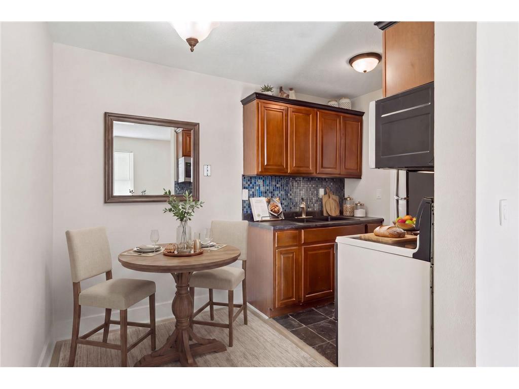 2212 Aldrich Avenue S #102 Minneapolis MN 55405 7037052 image7