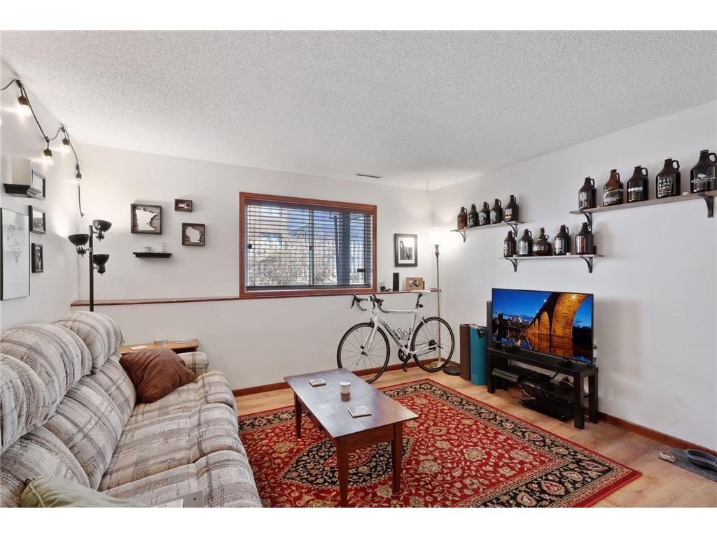 2212 Harriet Avenue #2 Minneapolis MN 55405 6391415 image1