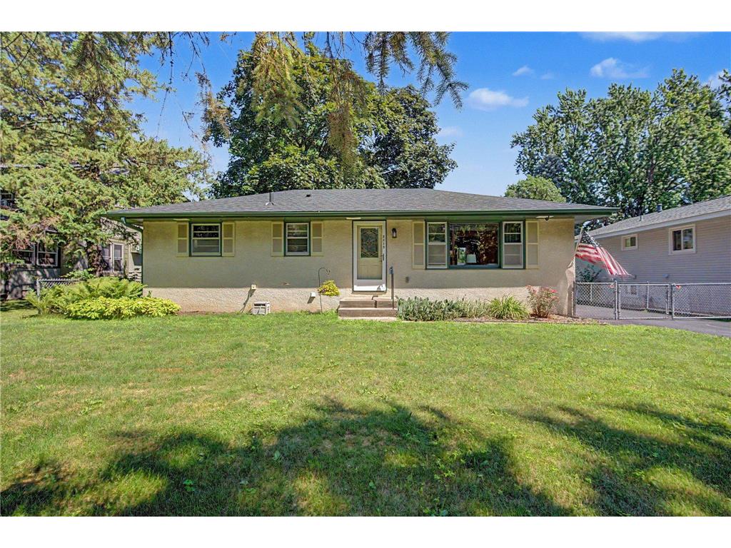 2213 Holloway Avenue E North Saint Paul MN 55109 7104122 image1