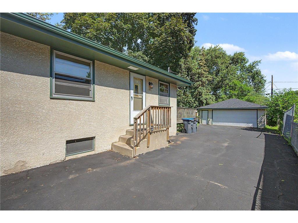 2213 Holloway Avenue E North Saint Paul MN 55109 7104122 image11