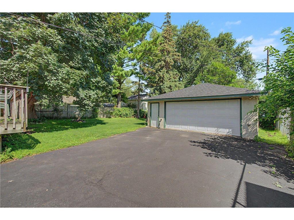 2213 Holloway Avenue E North Saint Paul MN 55109 7104122 image16