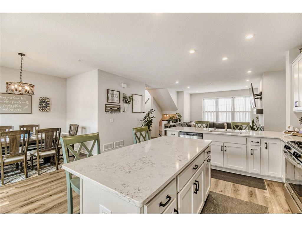 2214 Gateway Curve North Saint Paul MN 55109 7050265 image11