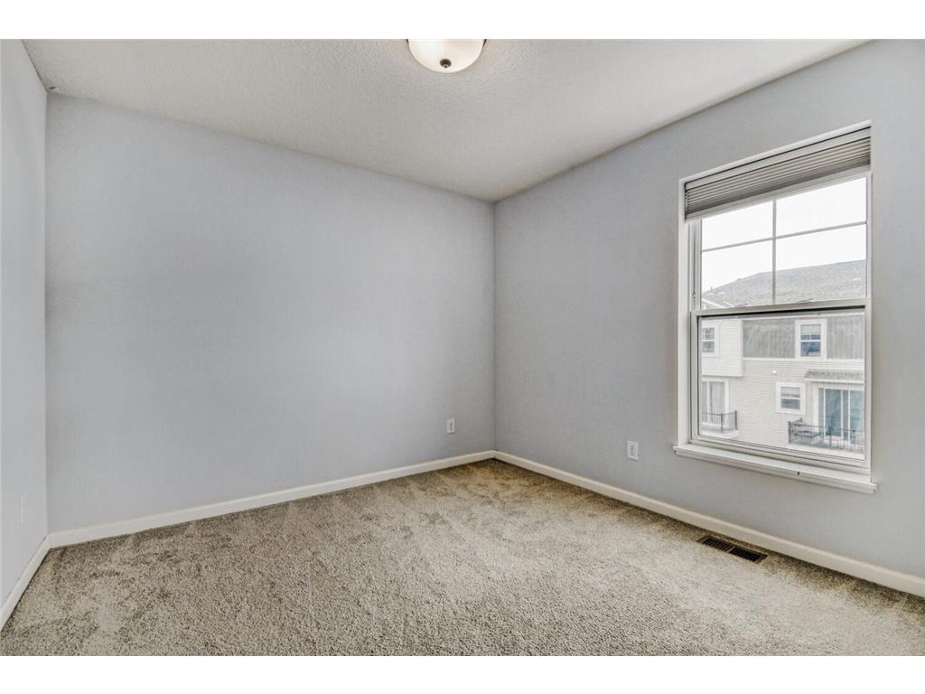 2214 Gateway Curve North Saint Paul MN 55109 7050265 image19