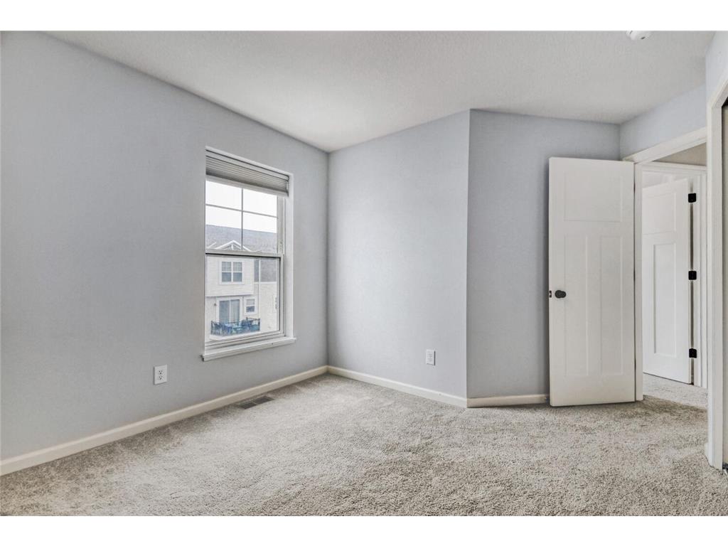 2214 Gateway Curve North Saint Paul MN 55109 7050265 image25