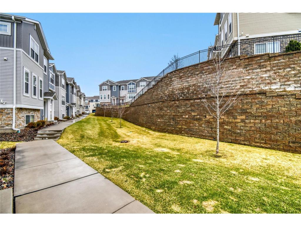 2214 Gateway Curve North Saint Paul MN 55109 7050265 image27