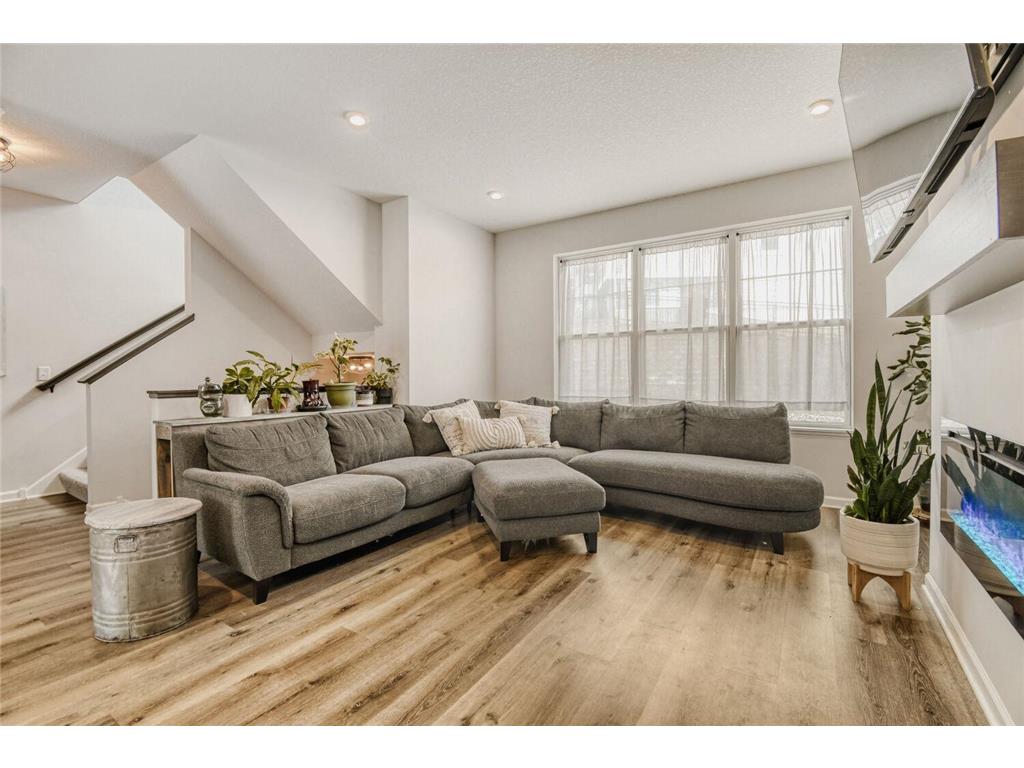 2214 Gateway Curve North Saint Paul MN 55109 7050265 image3