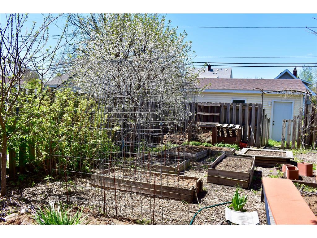 2215 Penn Avenue N Minneapolis MN 55411 7072477 image12