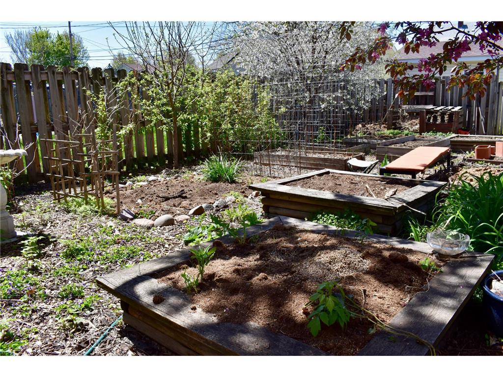2215 Penn Avenue N Minneapolis MN 55411 7072477 image14
