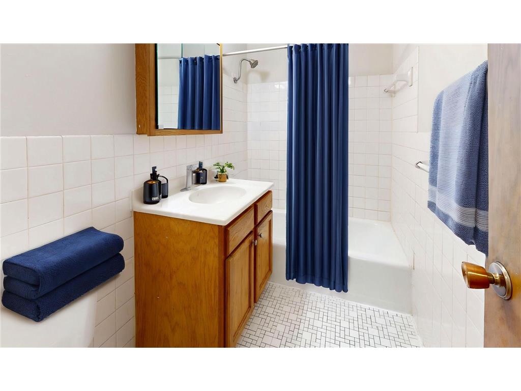 2216 Pleasant Avenue #205 Minneapolis MN 55404 7020756 image3