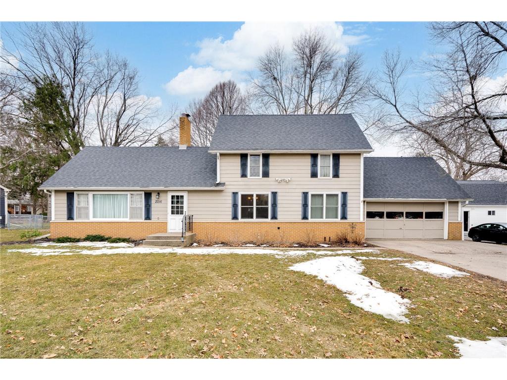 2216 S Shore Boulevard White Bear Lake MN 55110 - White Bear 6489436 image1