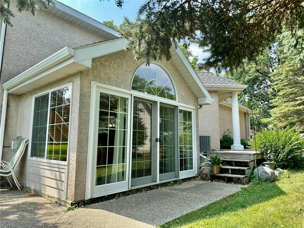 2217 10th Avenue SE Willmar MN 56201 6577174 image1