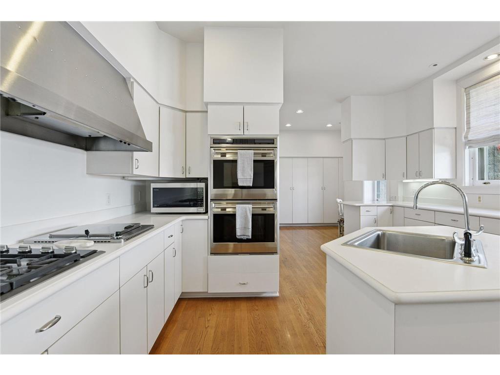 2218 Lake of the Isles Parkway W Minneapolis MN 55405 - Lake of the Isles 7018541 image13