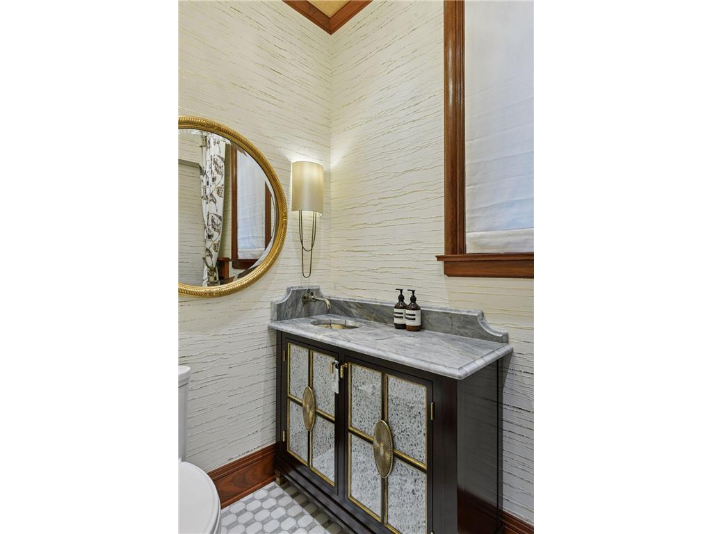 2218 Lake of the Isles Parkway W Minneapolis MN 55405 - Lake of the Isles 7018541 image16