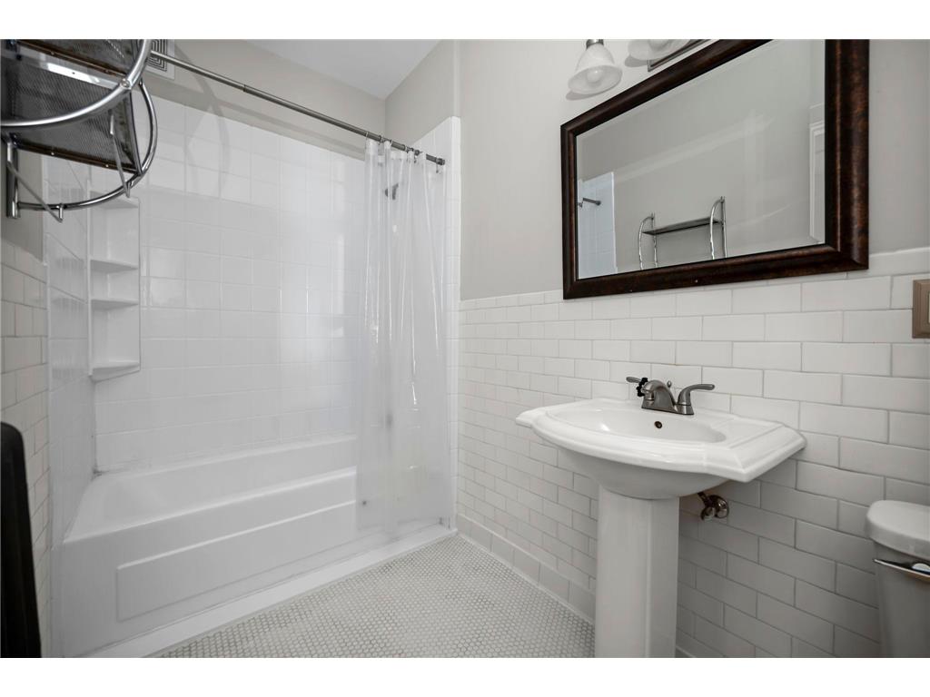 2218 Nicollet Avenue #1 Minneapolis MN 55404 7022075 image36