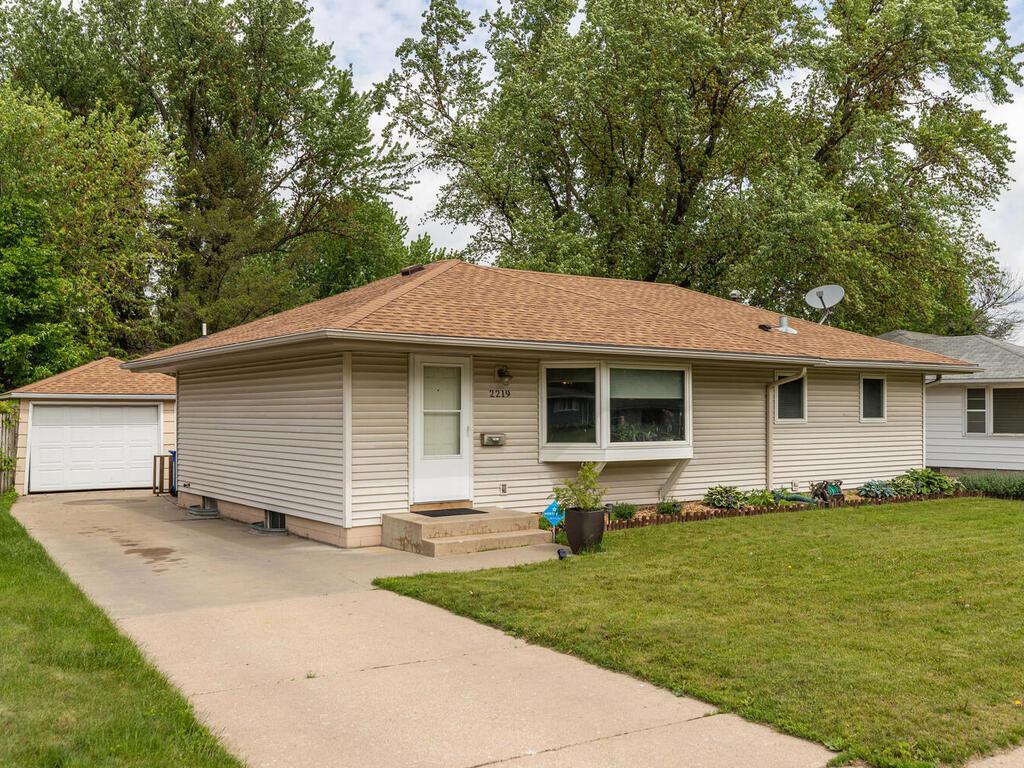 2219 Elton Hills Drive NW, Rochester, MN, 55901 MLS 5763164 Edina