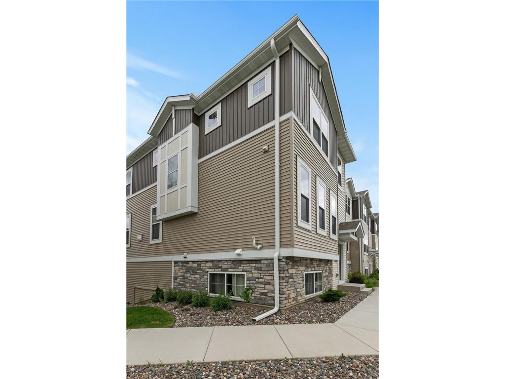 2219 Gateway Curve N North Saint Paul MN 55109 6545894 image1