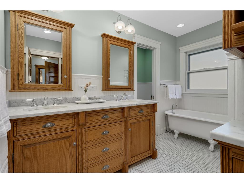 2219 Knapp Street Saint Paul MN 55108 7051852 image32