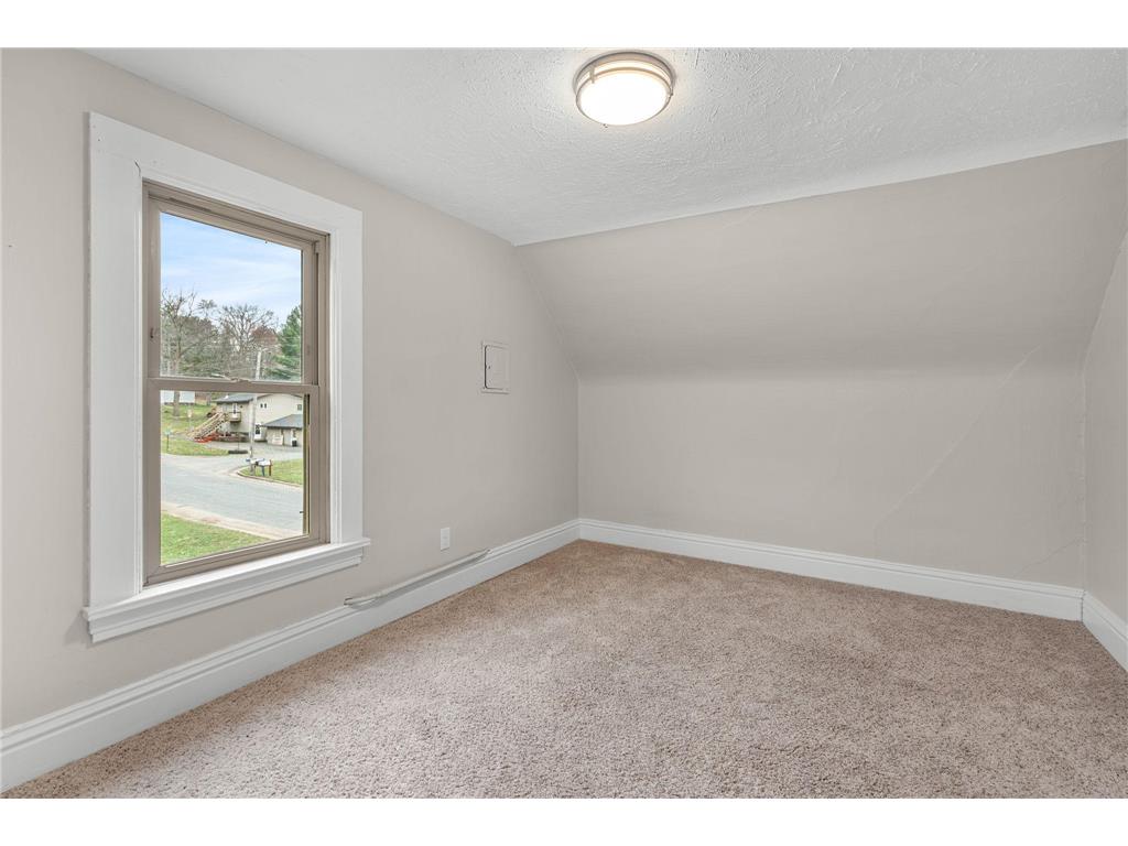 222 S East Avenue Dresser WI 54009 7053940 image17