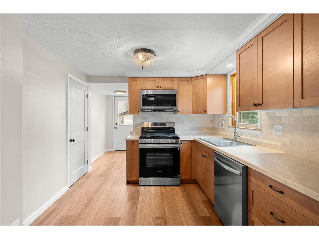 222 S East Avenue Dresser WI 54009 7053940 image5