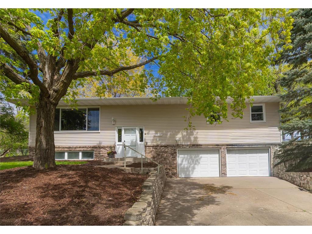 2220 Bossard Drive Roseville MN 55113 7040534 image1