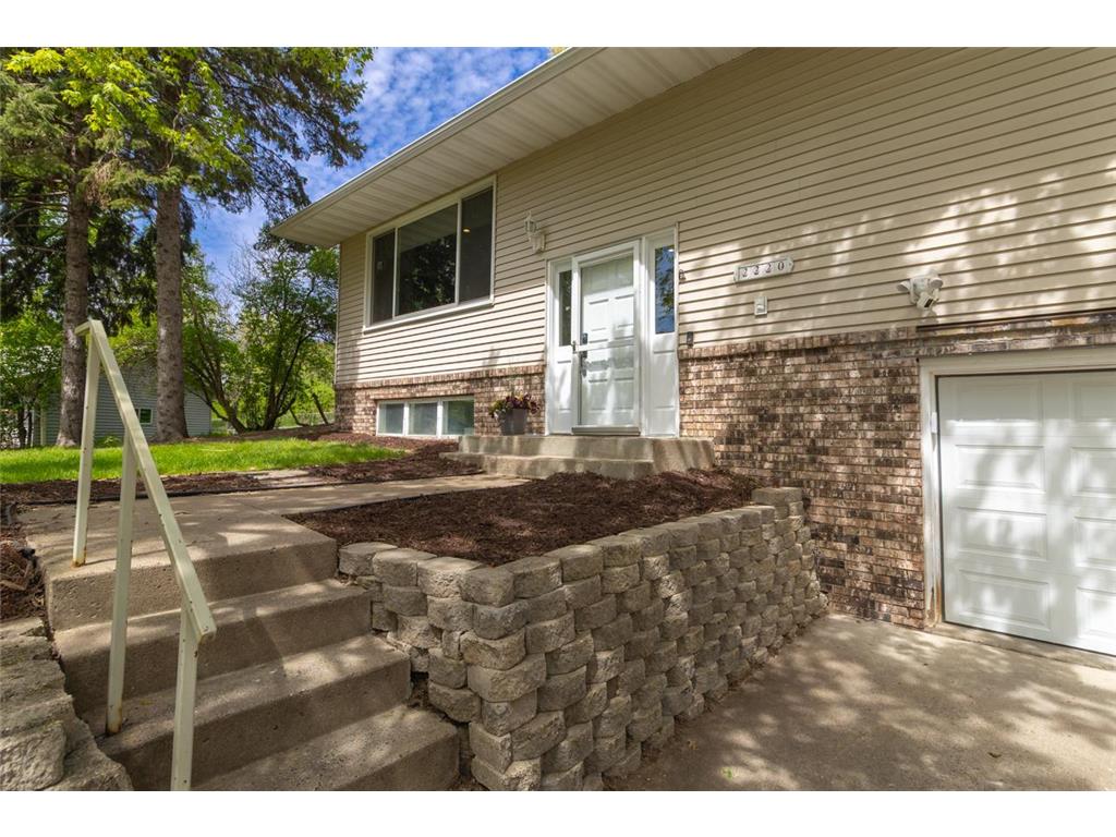 2220 Bossard Drive Roseville MN 55113 7040534 image3