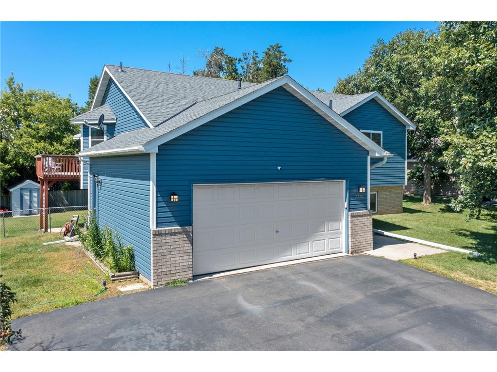 2220 Grafton Avenue N Oakdale MN 55128 6418007 image1
