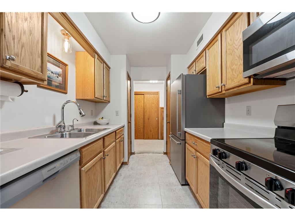 2220 Midland Grove Road #112 Roseville MN 55113 7011644 image14