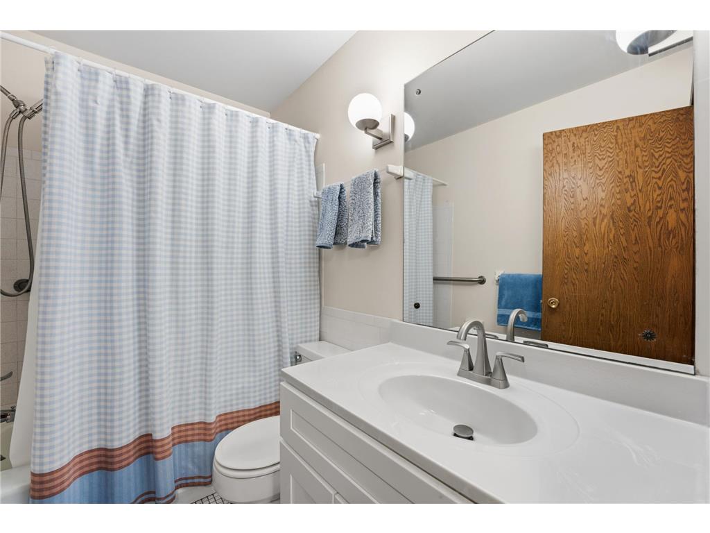 2220 Midland Grove Road #112 Roseville MN 55113 7011644 image17