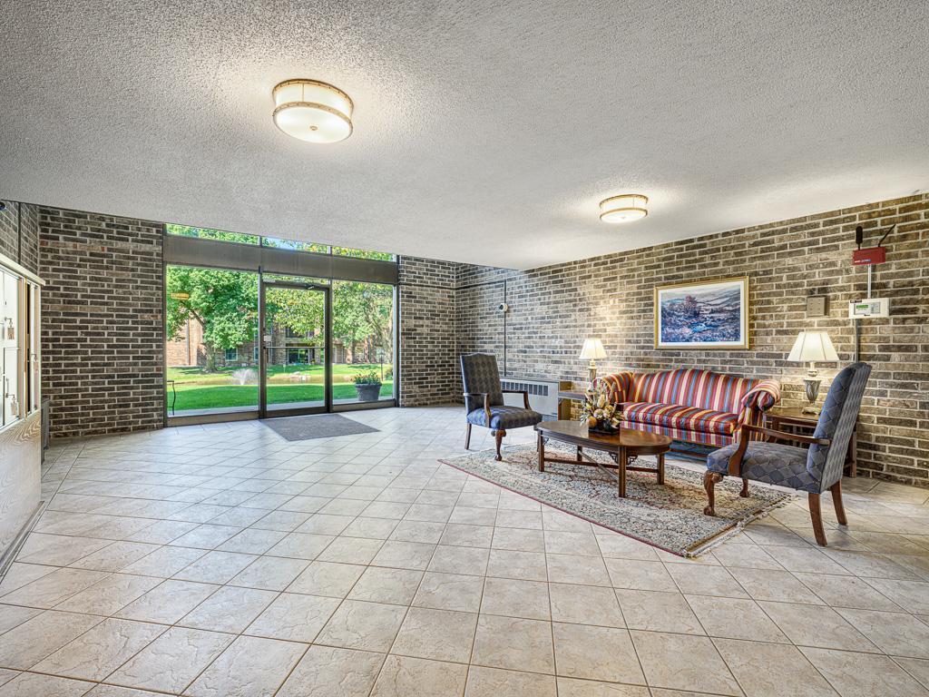 2220 Midland Grove Road #202 Roseville MN 55113 7027369 image17