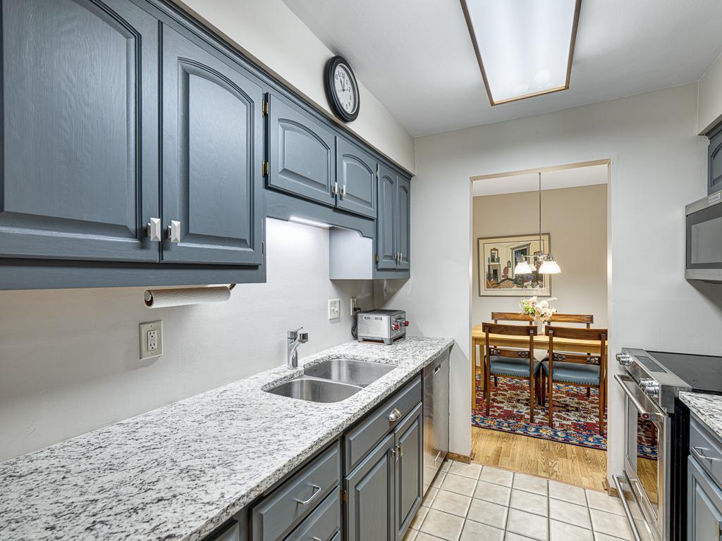 2220 Midland Grove Road #202 Roseville MN 55113 7027369 image3