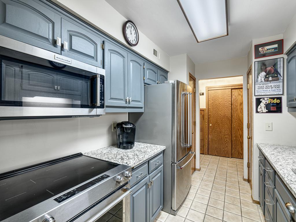 2220 Midland Grove Road #202 Roseville MN 55113 7027369 image4