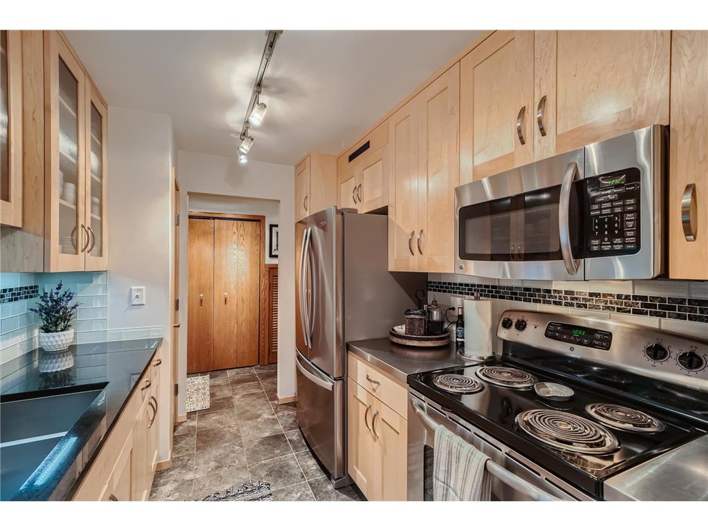 2220 Midland Grove Road #207 Roseville MN 55113 6433028 image1