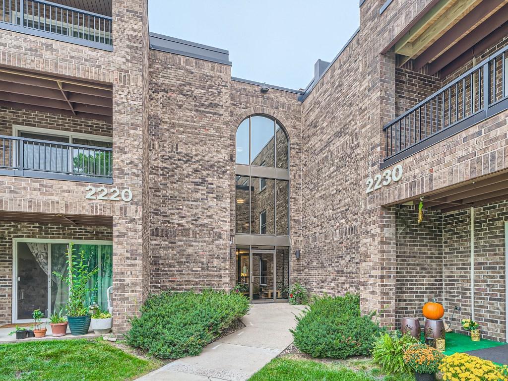 2220 Midland Grove Road #211 Roseville MN 55113 6679688 image1